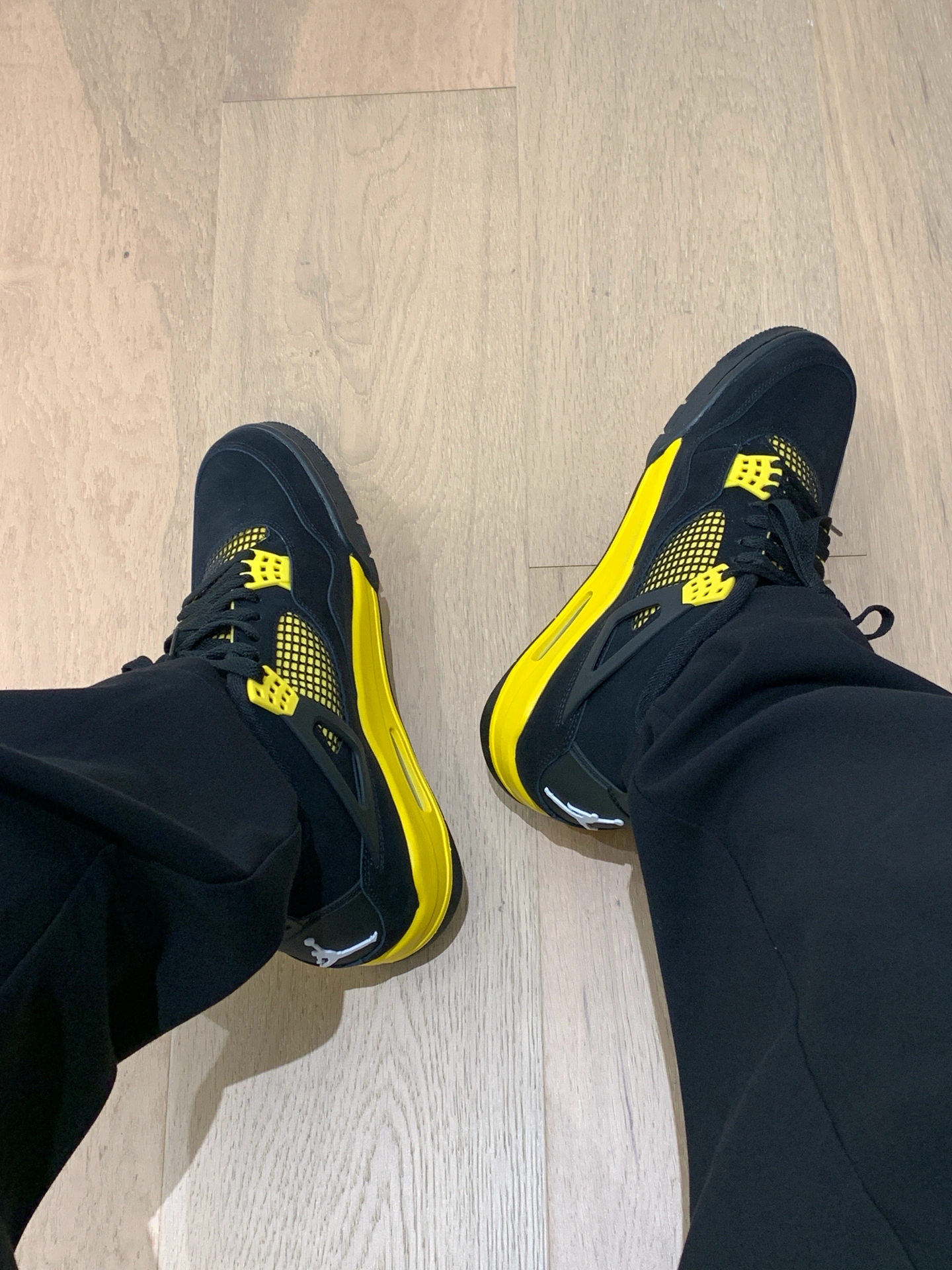 Air Jordan 4 Retro ‘Thunder’ photo review