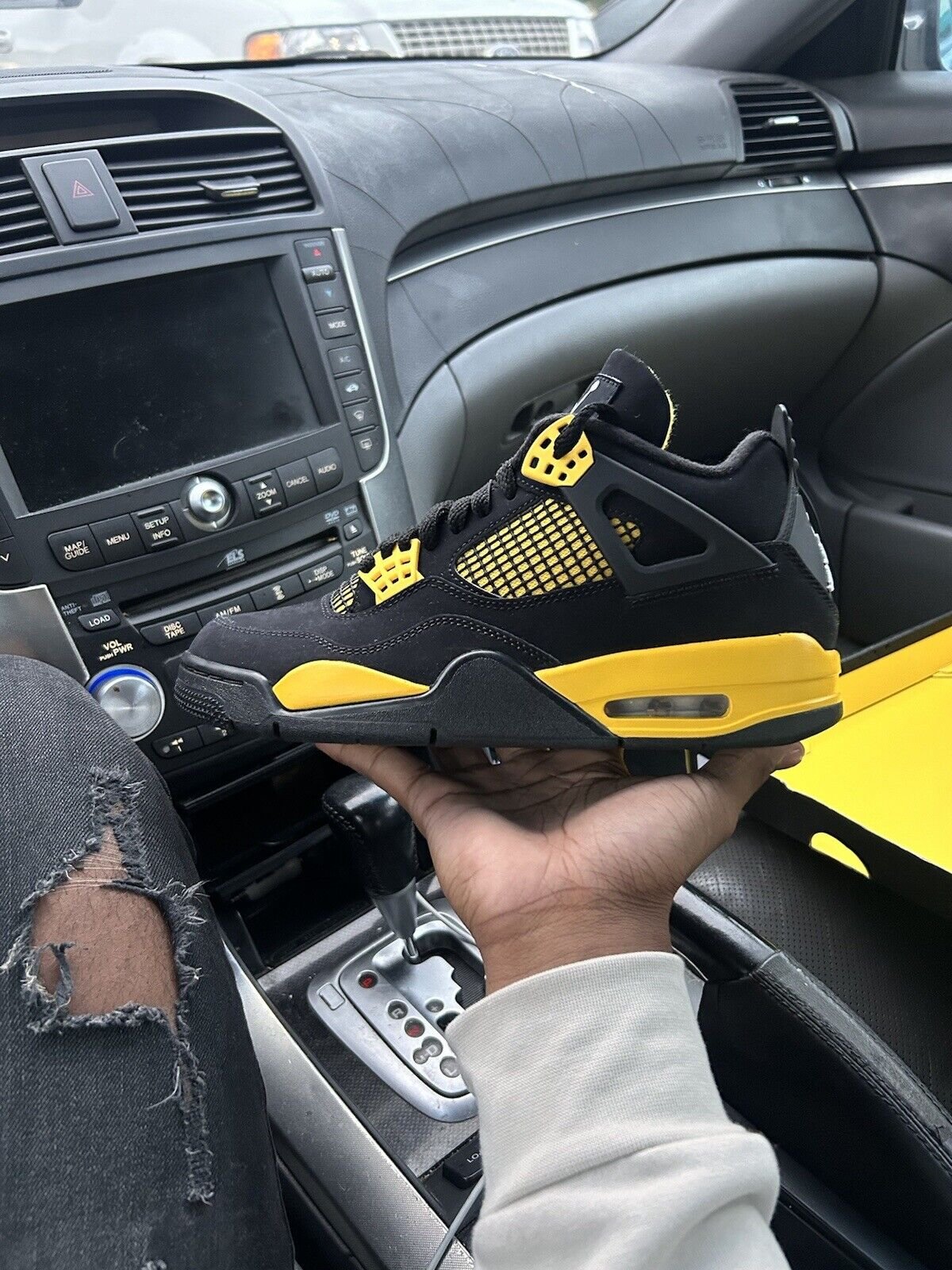Air Jordan 4 Retro ‘Thunder’ photo review