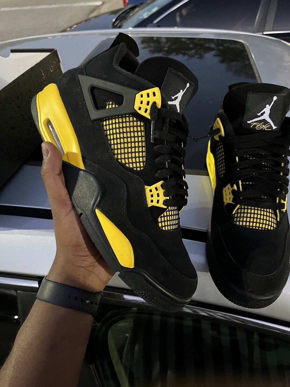 Air Jordan 4 Retro ‘Thunder’ photo review