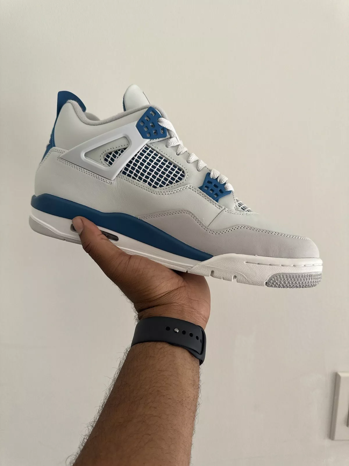 Air Jordan 4 Retro ‘Military Blue’ photo review