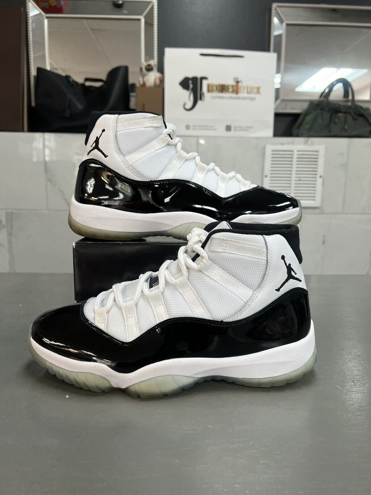 Air Jordan 11 Retro ‘Concord’ photo review