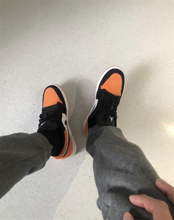 Air Jordan 1 Low ‘Shattered Backboard’ photo review