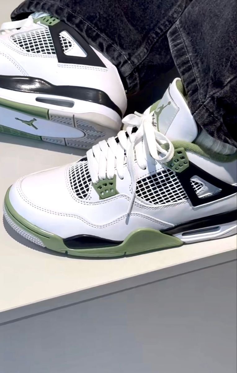 Air Jordan 4 Retro ‘Seafoam’ photo review