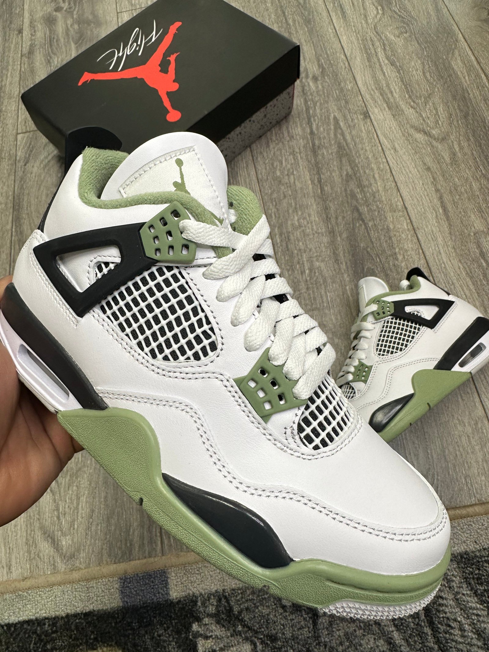 Air Jordan 4 Retro ‘Seafoam’ photo review