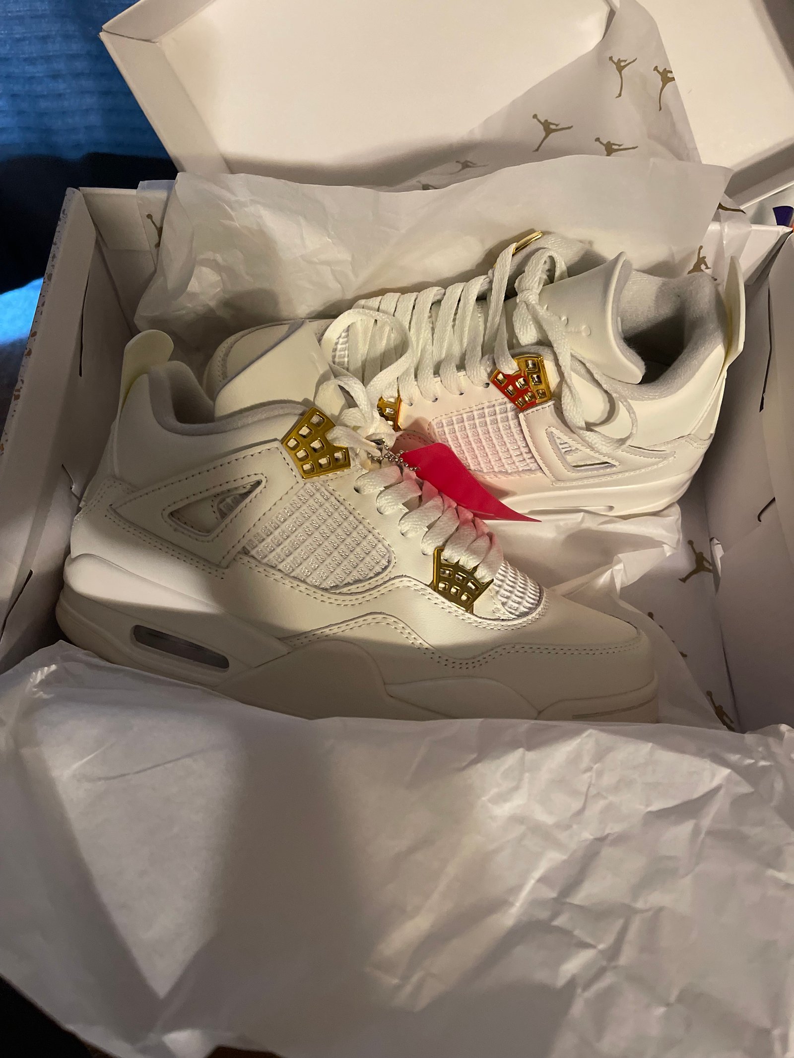 Air Jordan 4 Retro ‘Metallic Gold’ photo review