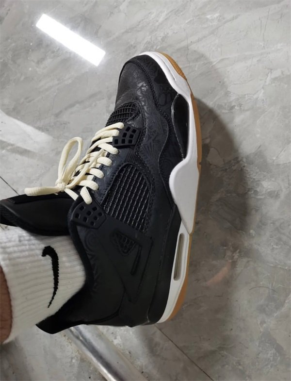 Air Jordan 4 Retro ‘Black Laser’ photo review