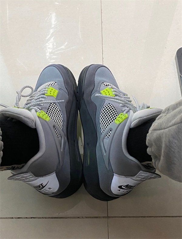 Air Jordan 4 Retro SE ‘Neon 95’ photo review