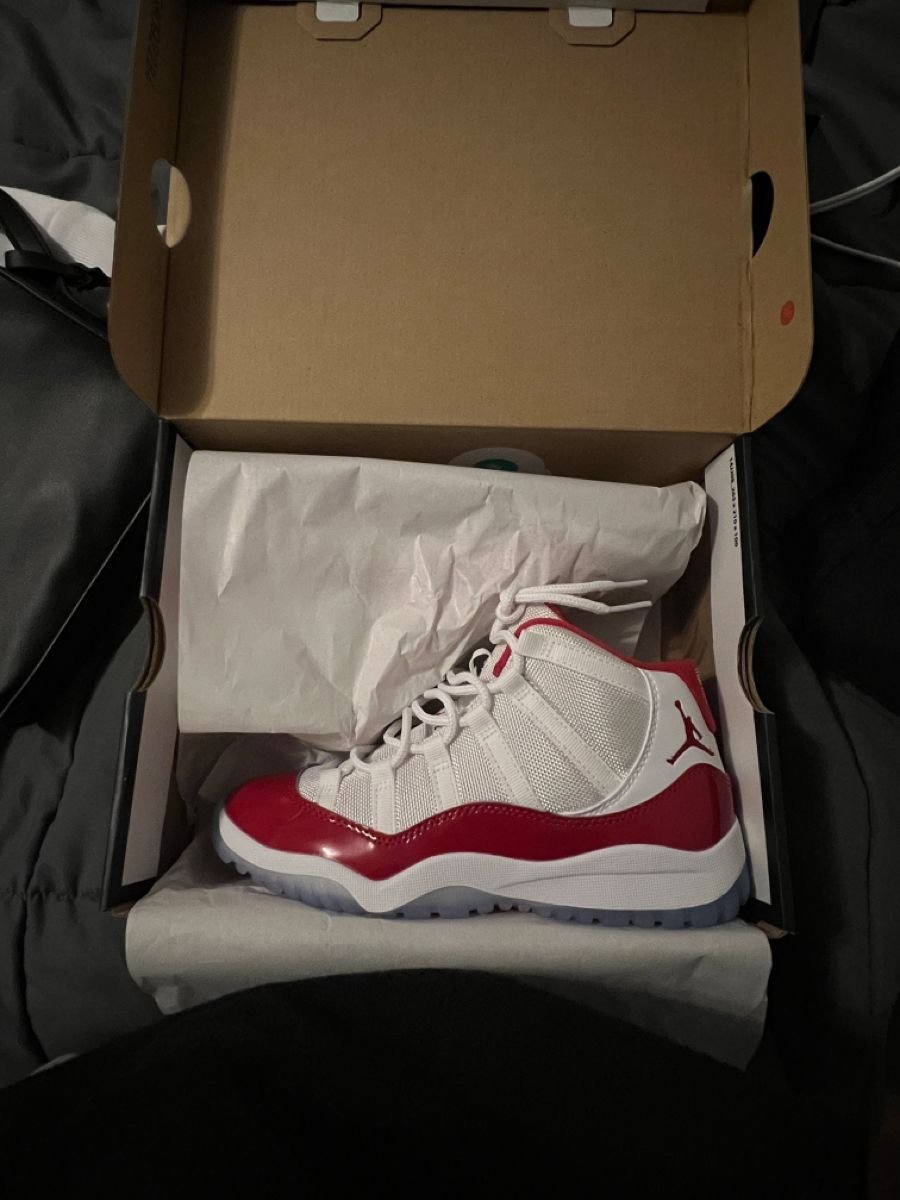 Air Jordan 11 Retro ‘Cherry’ photo review