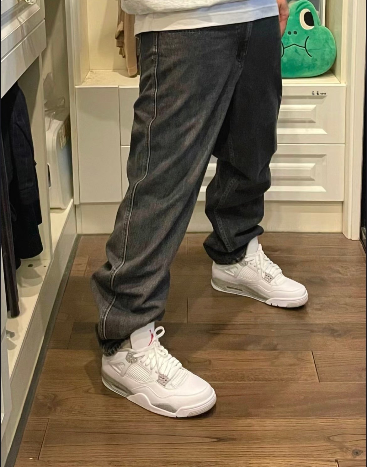 Air Jordan 4 Retro ‘White Oreo’ photo review