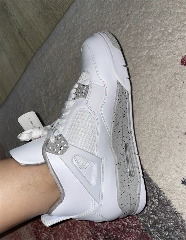 Air Jordan 4 Retro ‘White Oreo’ photo review