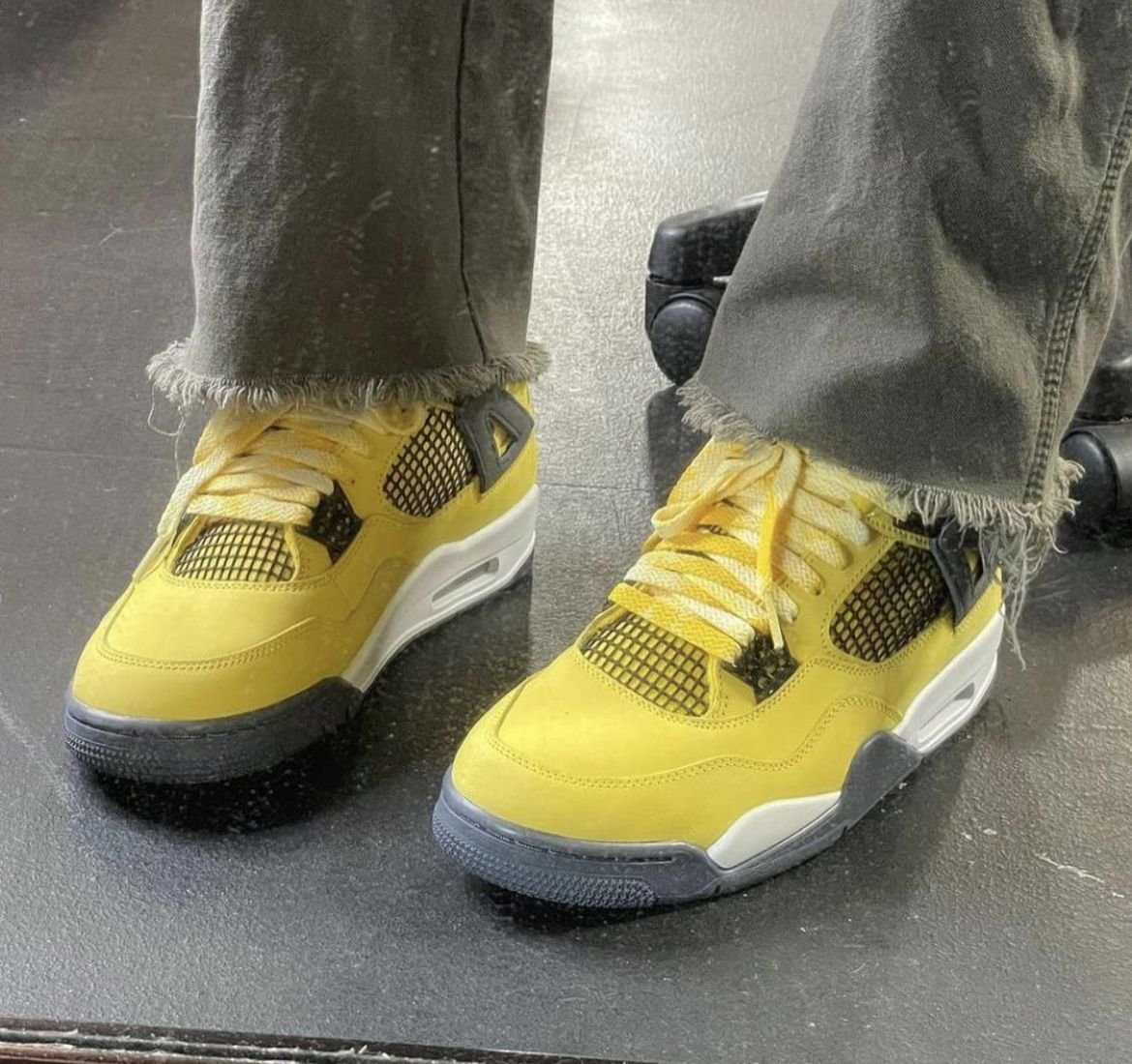 Air Jordan 4 Retro ‘Lightning’ photo review