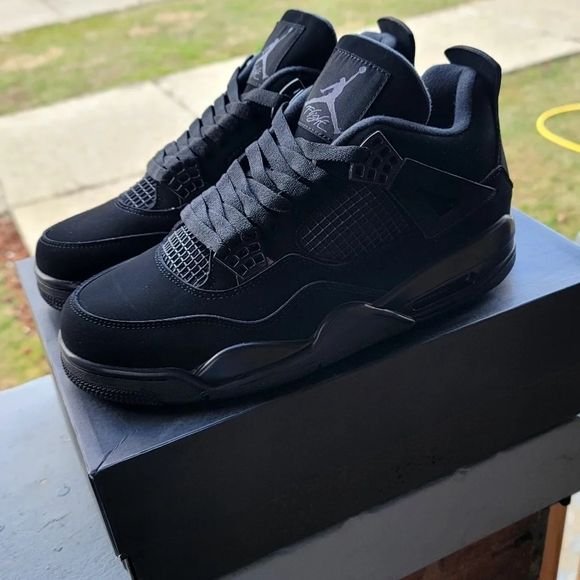 Air Jordan 4 Retro ‘Black Cat’ photo review