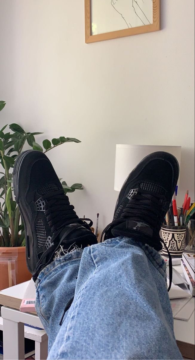 Air Jordan 4 Retro ‘Black Cat’ photo review