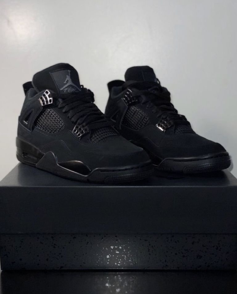 Air Jordan 4 Retro ‘Black Cat’ photo review