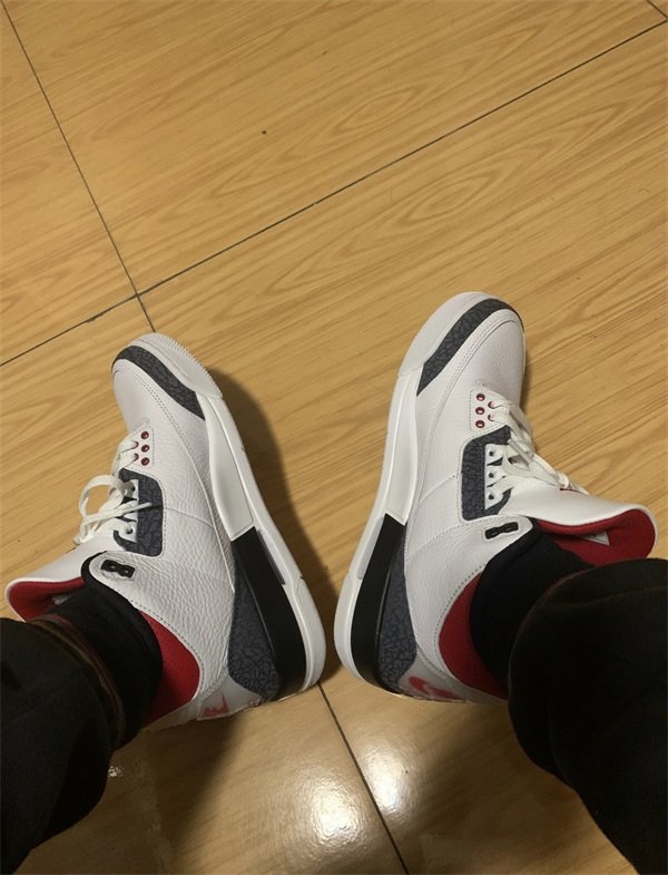 Air Jordan 3 Retro Denim SE ‘Fire Red’ photo review