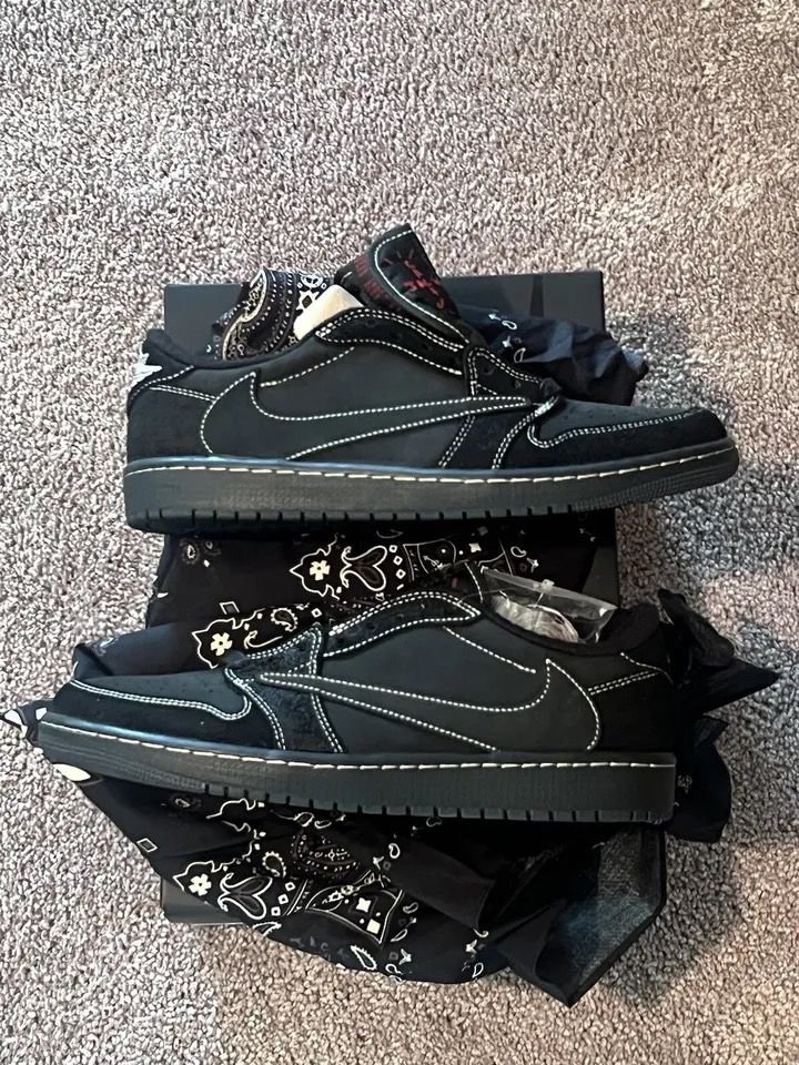 Air Jordan 1 Low OG SP x Travis Scott ‘Black Phantom’ photo review