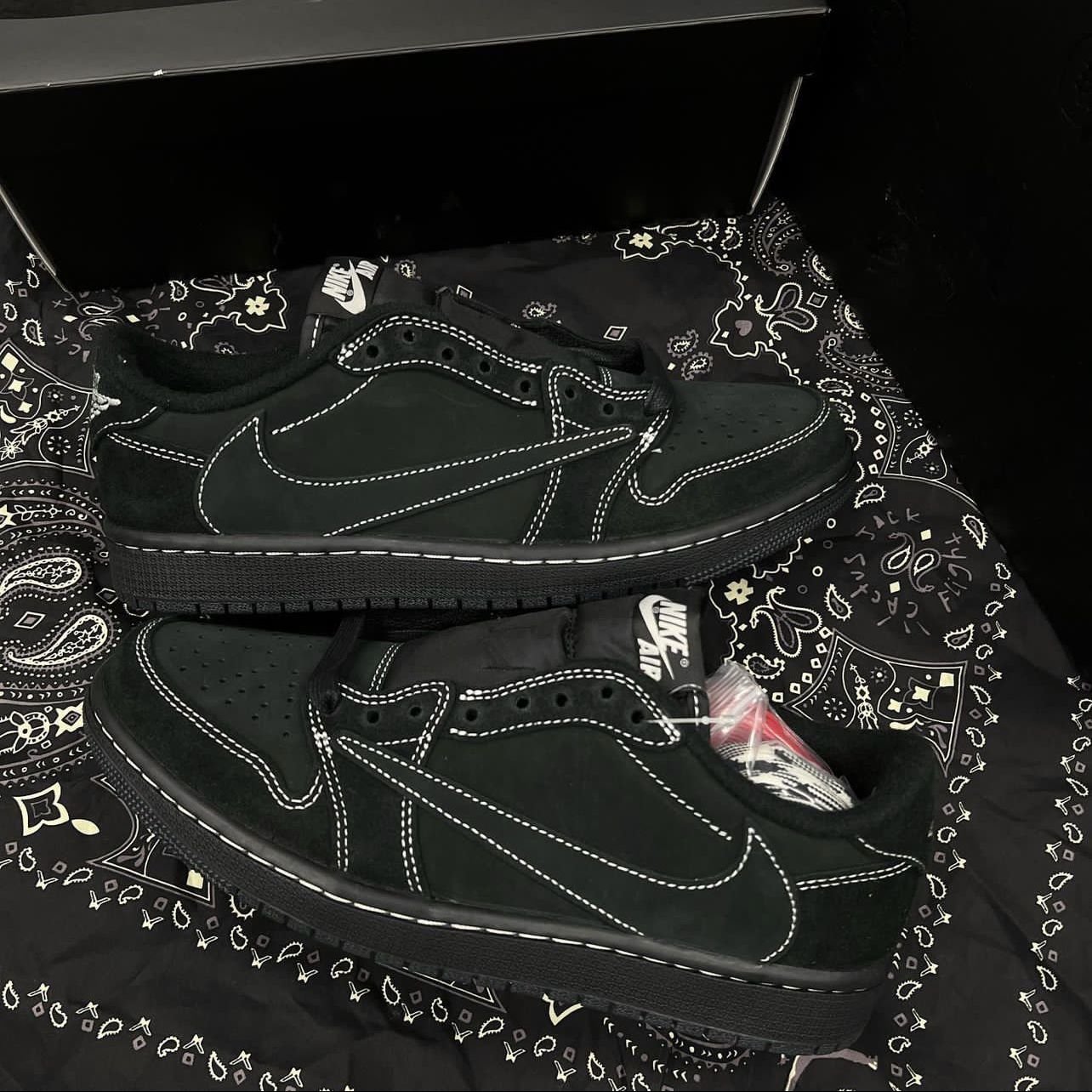 Air Jordan 1 Low OG SP x Travis Scott ‘Black Phantom’ photo review