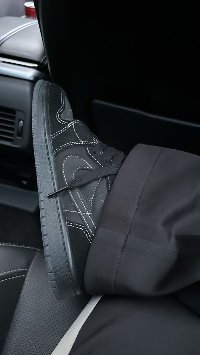 Air Jordan 1 Low OG SP x Travis Scott ‘Black Phantom’ photo review