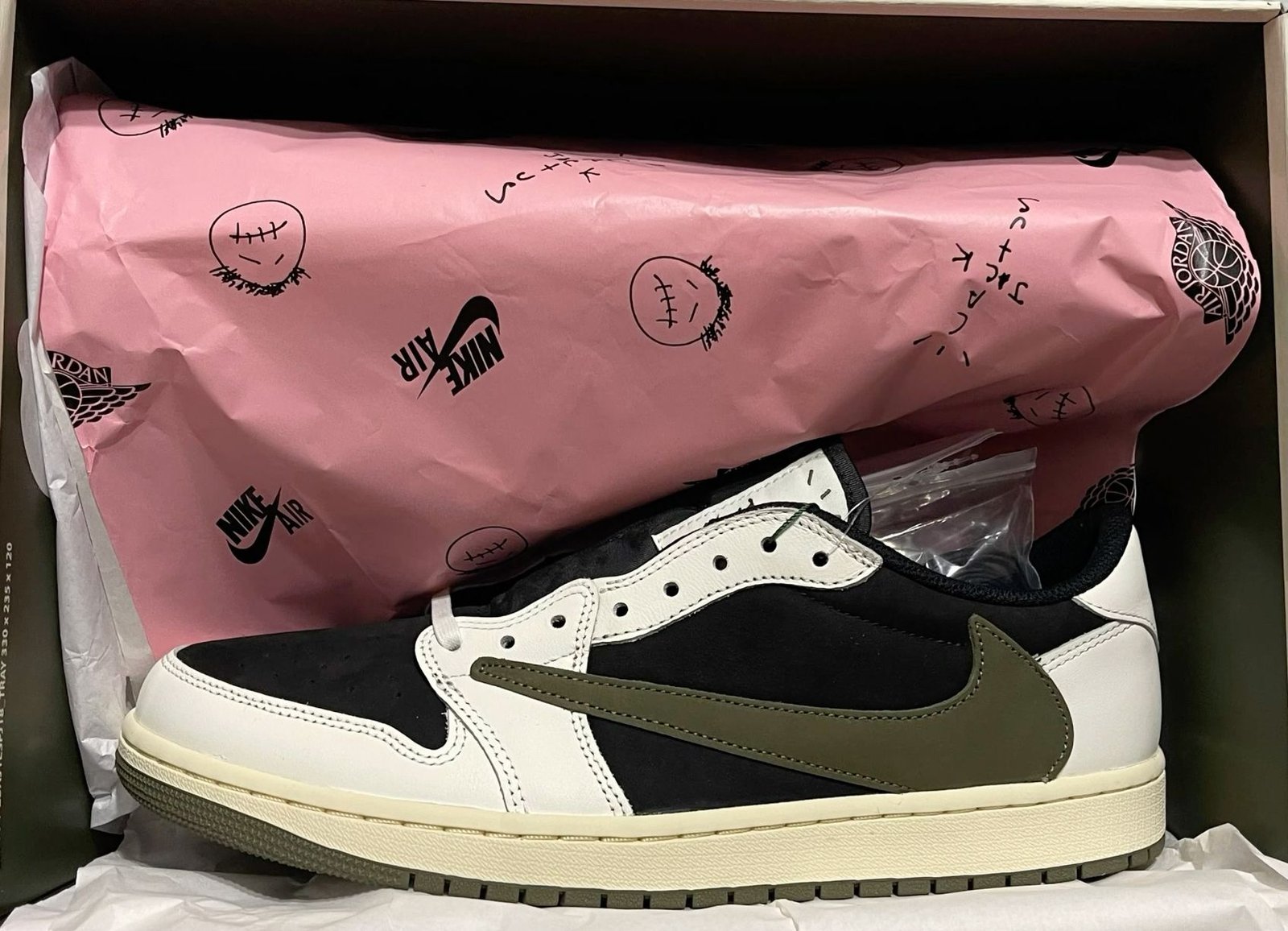 Air Jordan 1 Retro Low OG SP x Travis Scott ‘Olive’ photo review