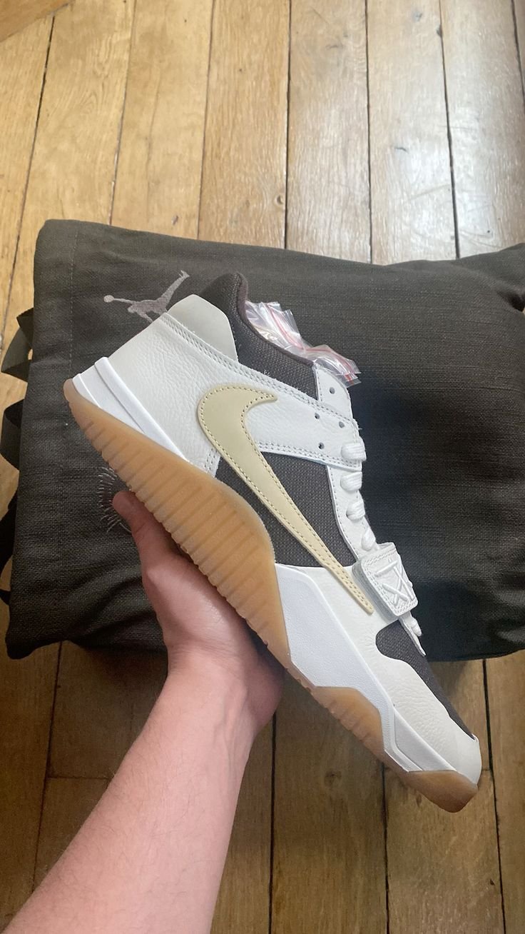 Air Jordan Jumpman Jack TR x Travis Scott ‘Sail’ photo review